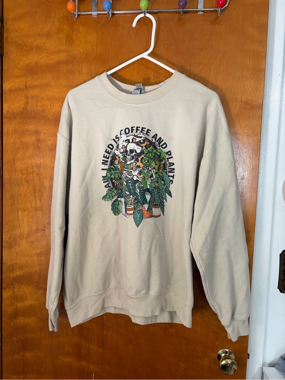 Gildan Beige Crewneck Sweatshirt with Coffee & Plant Skull Graphic